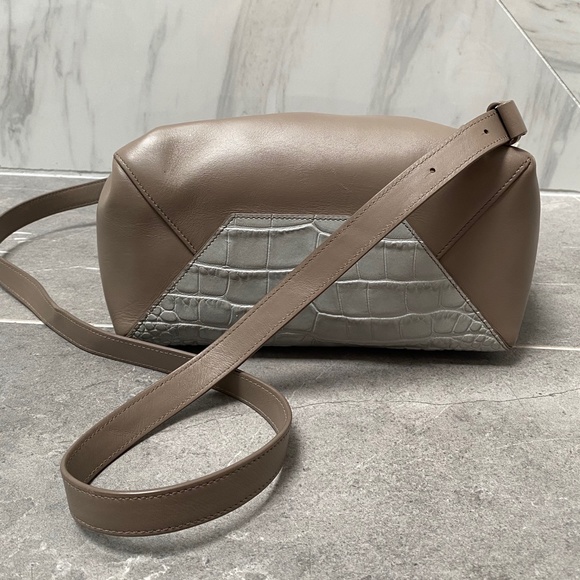 Vince Women Croc Embossed‎ Leather Baby "V" Tote - Picture 4 of 6